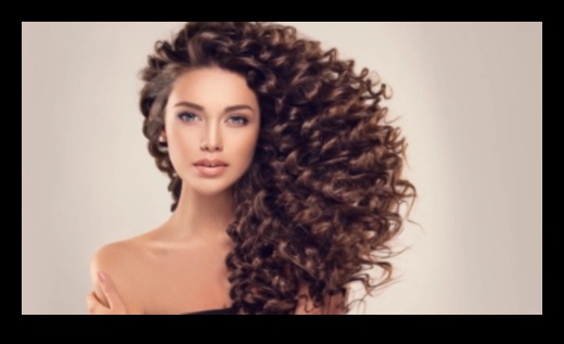 Apžilbinošā dīva turpināja nozagt uzmanību ar 7 ballītēm gatavām frizūrām 5 Apžilbinošā dīva turpinājums: Uzmanības nozagšana ar ballītēm gatavām frizūrām