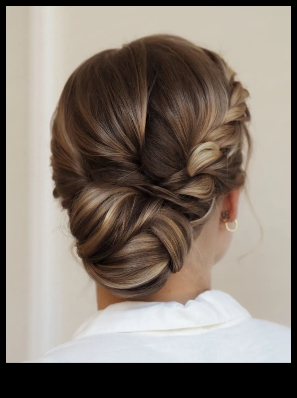 Romantiski viļņi un matu sakārtojumi: brunešu frizūras īpašiem mirkļiem