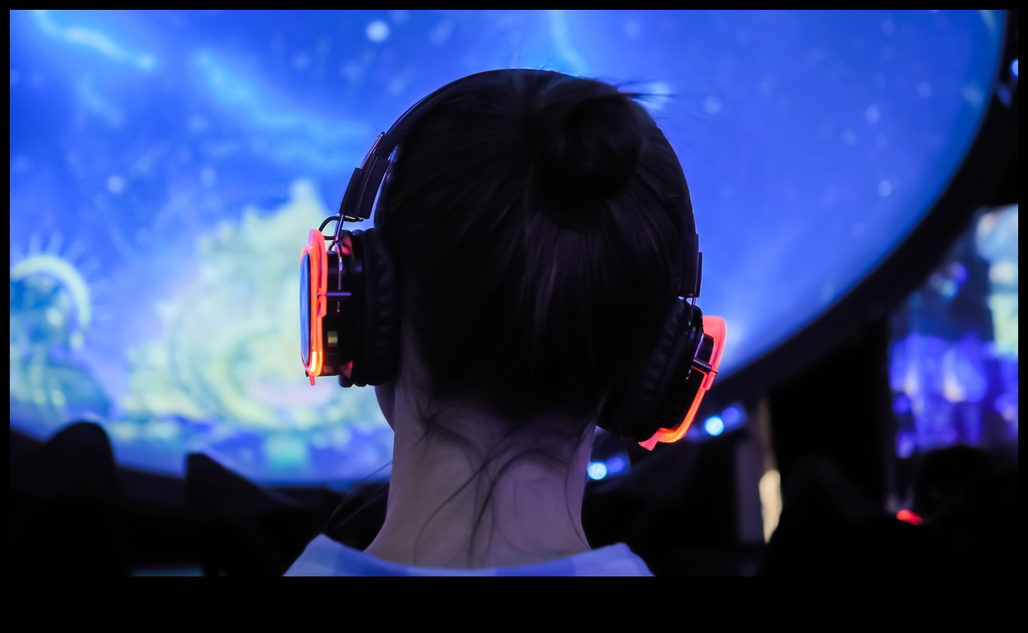 Telpiskās skaņas ainavas: elektronika 3D audio un telpiskā audio pieredzei