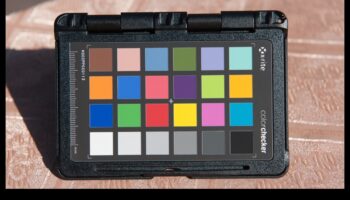 Kameras kalibrēšana: panāk īstu krāsu precizitāti savos kadros