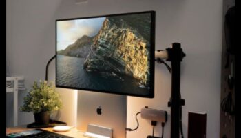 Tehniskais minimālisms: gludi monitori ar tīru dizainu modernām telpām